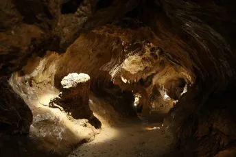 Visite commentée de la grotte à Margot