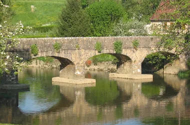 Pont piéton des XIIe-XIIIe siècles