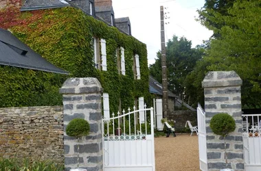 CHAMBRES D’HÔTES DU ROCHER À CHÂTRES-LA-FORÊT