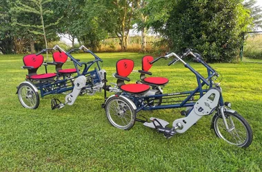 Tricycle côte à côte rallongé Fun 2 Go® + Fun Train® avec assistance électrique