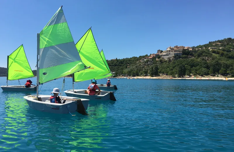 Activités nautiques avec l’Association Voile et Nautisme 04