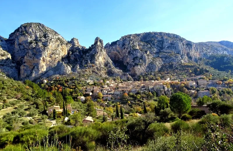 MOUSTIERS-SAINTE-MARIE – Les Claux