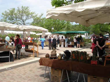 Marché provençal des Salles-sur-Verdon