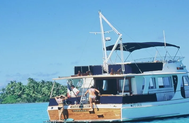 Motor Yacht Charter / Atara Royal - Tahiti Tourisme