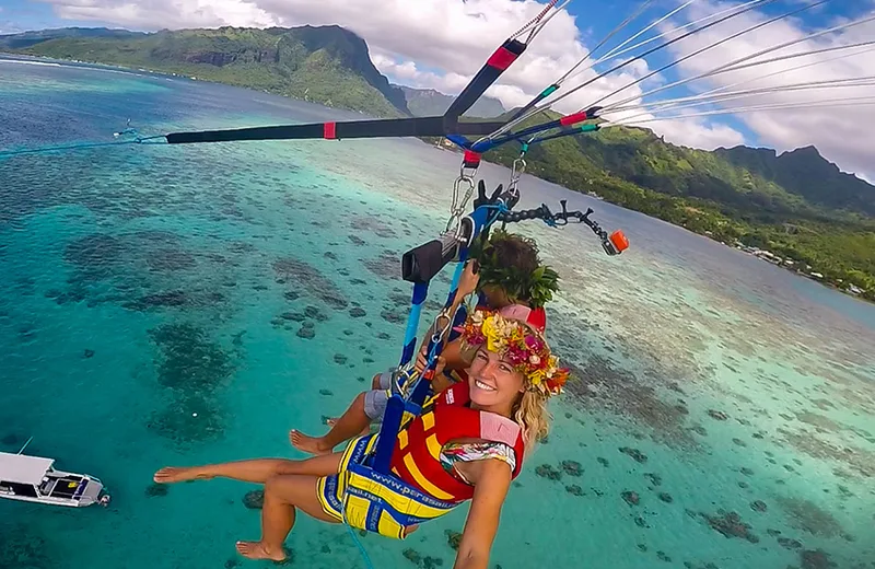 Moorea Parasailing - Tahiti Tourisme