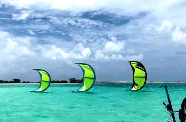 Lakana Fly Kite School Moorea - Tahiti Tourisme