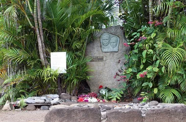 Hiva Oa Tombe de Jacques Brel  - Tahiti Tourisme