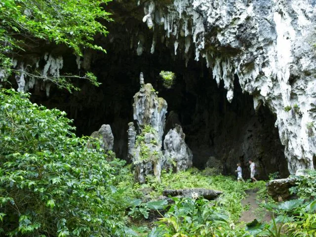 La Grotte De Mitterrand Ou La Grotte De A'Eo - Tahiti Tourisme