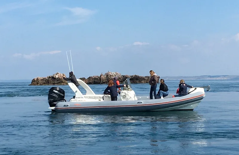 Location de bateau avec skipper pour sortie pêche en mer > Carteret Yachting