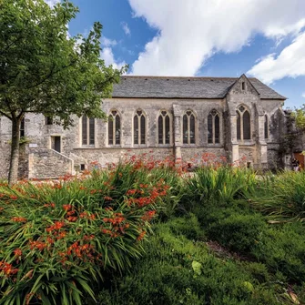 Visite familiale : Les p’tits curieux à l’abbaye du Vœu