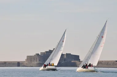 Stage de Perfectionnement Catamaran > École de Voile de Cherbourg