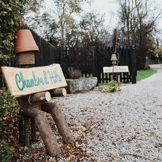 Chambre d’hôtes > Le Lit de la Douve