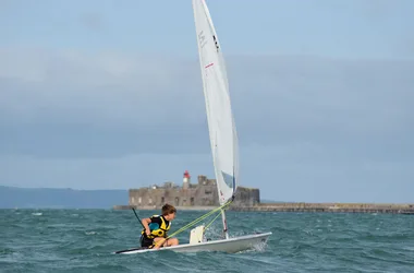 Stage d’initiation catamaran > École de Voile de Cherbourg