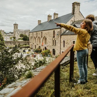 En partant du donjon