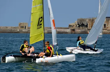 Stage de Perfectionnement Catamaran > École de Voile de Cherbourg