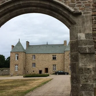 Manoir de Maupertus-sur-Mer