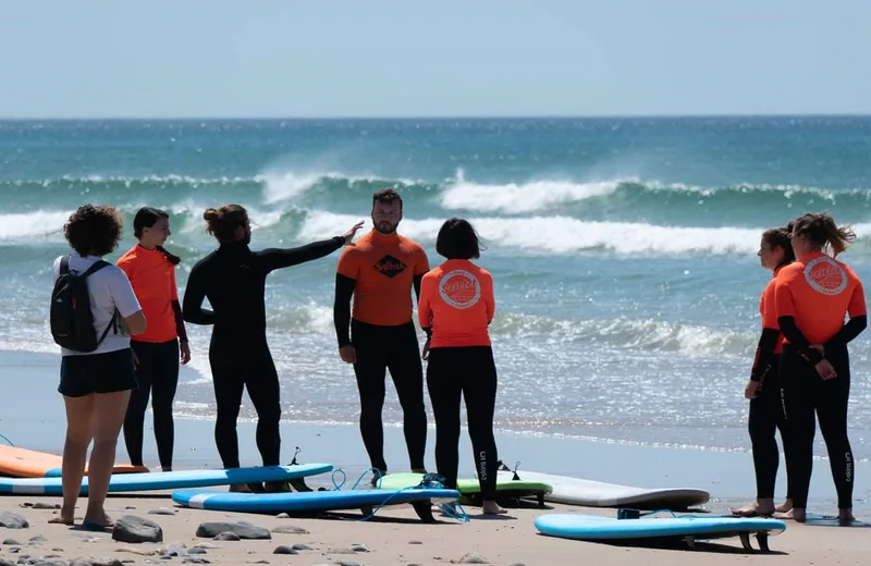 Cours collectif de surf  > Sciotot Surf School