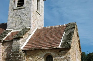 Lugny - Chapelle Notre-Dame-de-Pitié (hameau de Fissy) - L'abside et le clocher