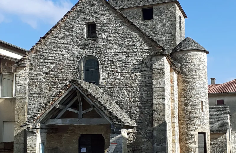 Bissy-la-Mâconnaise - Eglise - La façade et son porche