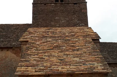 Burgy - Eglise - Le clocher vu du sud