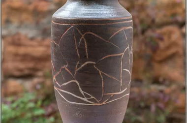Vase terre argile de Treigny incrustation porcelaine
