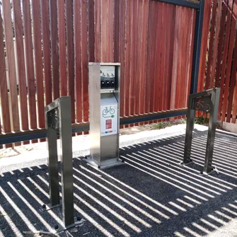 Borne de recharge vélo du Pont neuf de Remoulins