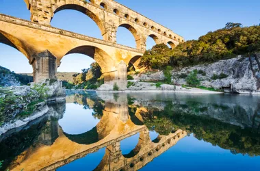 Baignade aux pieds du Pont du Gard