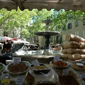 Le marché Saveurs et Savoirs