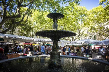 Marché hebdomadaire du samedi à Uzès