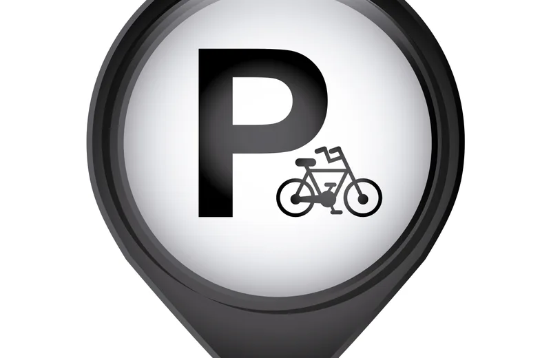 Parking vélo place des grands jours Remoulins