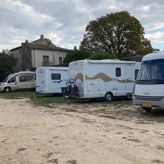 Aire de camping-car Domaine Saint-Firmin