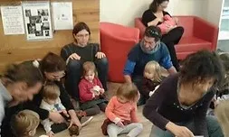 Café parents-enfants et espace de jeux libre parents-enfants