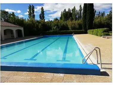 Piscine municipale René Seydoux à Meynes