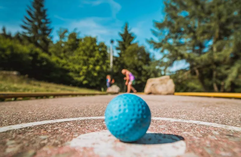 Mini-golf