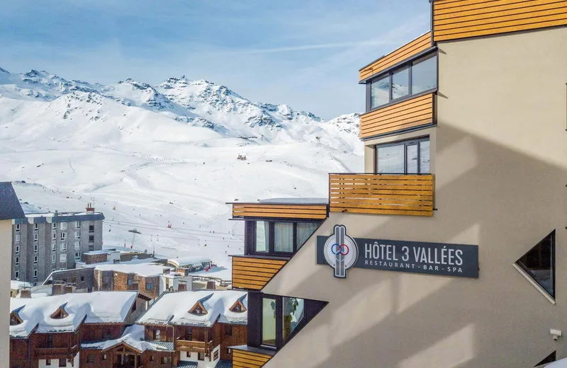 Außenansicht des Hotels 3 Vallées