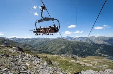 Skiliften in de zomer in Valmeinier Savoie