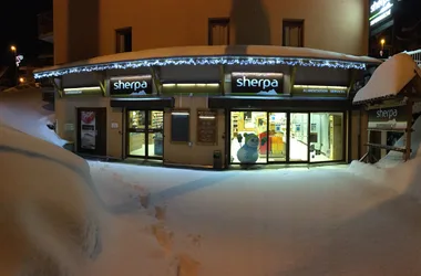 supermarket in winter in Valmeinier