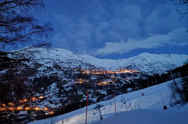 Wandern im Bousandoc, Schneeschuhwandern, Fackelabendessen, Savoyen, Valmeinier-Alpen, Frankreich