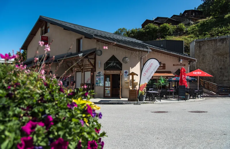 Ski lift ticket office in Valmeinier Villages (1500)