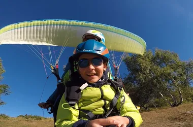Tandem paragliding takeoff