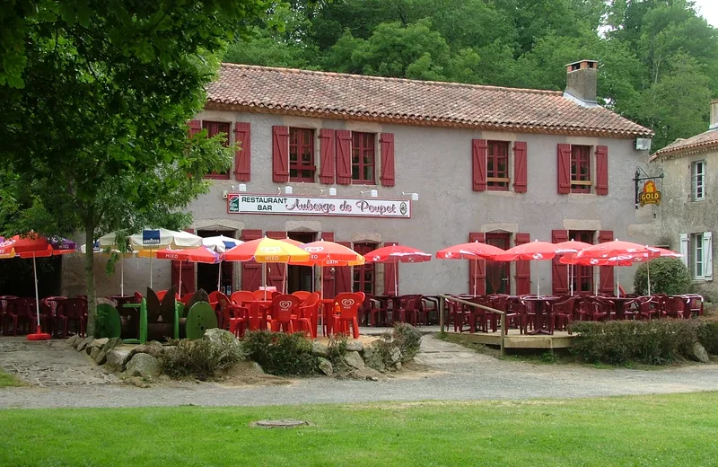 restaurant-auberge-de-poupet-st-malo-du-bois-85-res-1