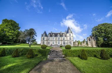 CHAMBRE AU CHÂTEAU DE LA FLOCELLIÈRE – SUITE SURGÈRES-HILLERIN