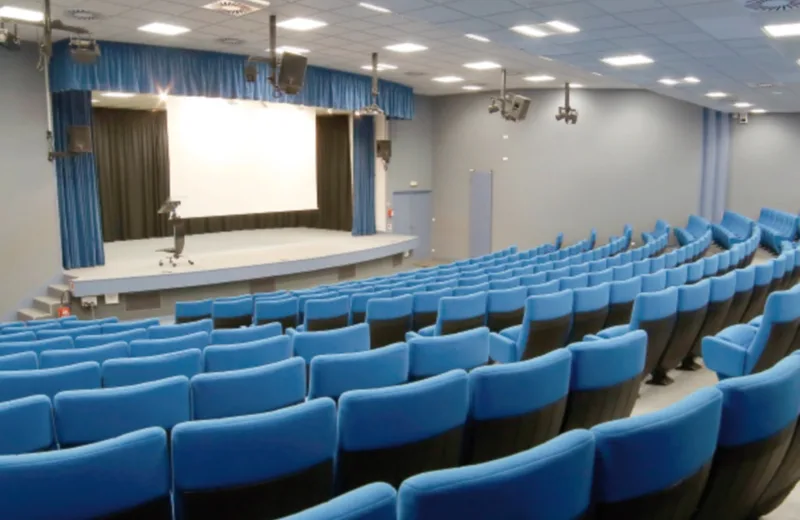 sala-de-conferencias-montaigu-srg-85