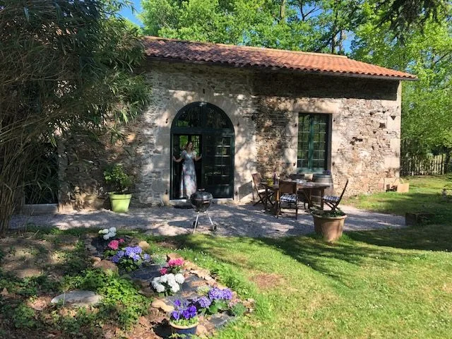Chateau-de-la-Preuille-Le-Pressoir-casa rural-familiar