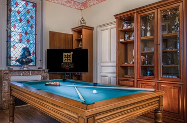 chateau-des-tourelles-en-vendee-billiards-room1