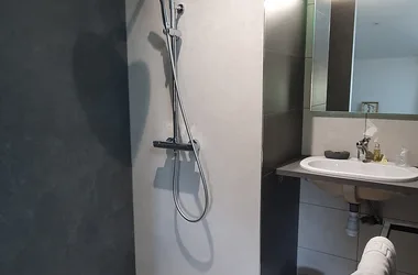 Bocage bedroom shower room