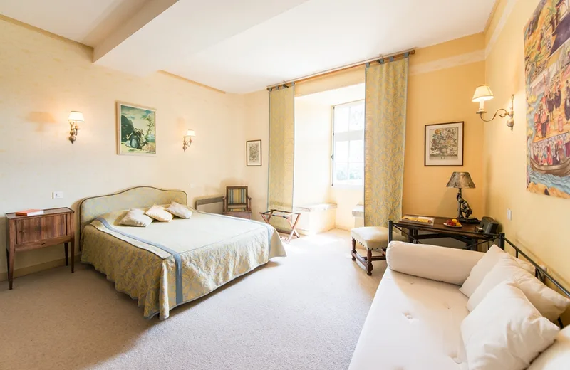 manor-de-ponsay-447-habitación-superior-louis-xi-1-@ChateauxetHotelsCollection