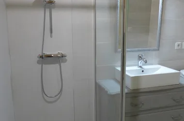 Shower room (ground floor)