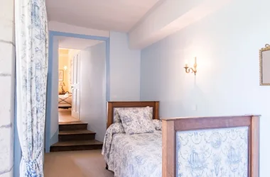 manor-de-ponsay-447-habitación-superior-louis-xi-2-@ChateauxetHotelsCollection