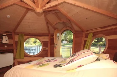 indoor floating cabin